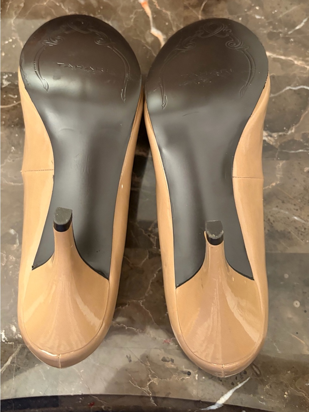 Tahari Pumps Women's Colette Medium Buttercup Patent Heels Size 9M - Picture 4 of 13